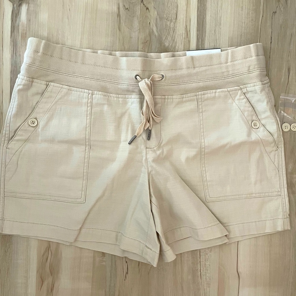Natural Reflections shorts. Sz XL NWT